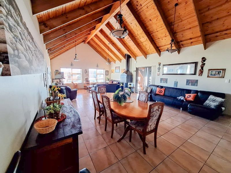 Coastal living at its best in this large 4 bedroom family residence  - Photo 4