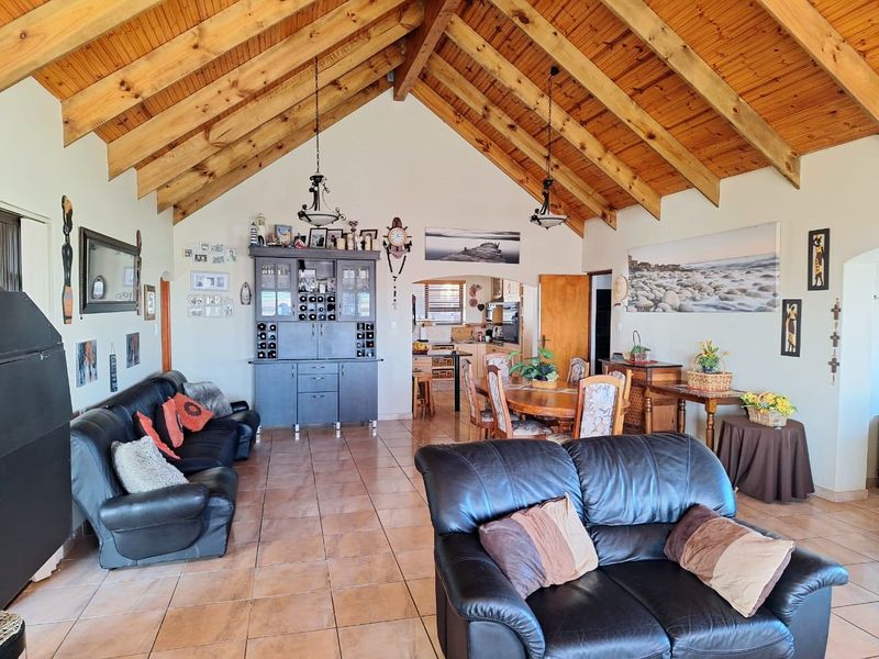 Coastal living at its best in this large 4 bedroom family residence  - Photo 5