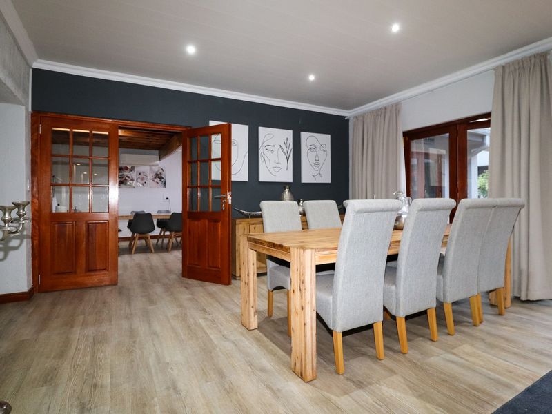 SMART, SPACIOUS & VERSATILE FAMILY HOME WITH EXCEPTIONAL EXTRAS - Photo 6