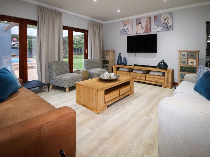 SMART, SPACIOUS & VERSATILE FAMILY HOME WITH EXCEPTIONAL EXTRAS - Photo 3