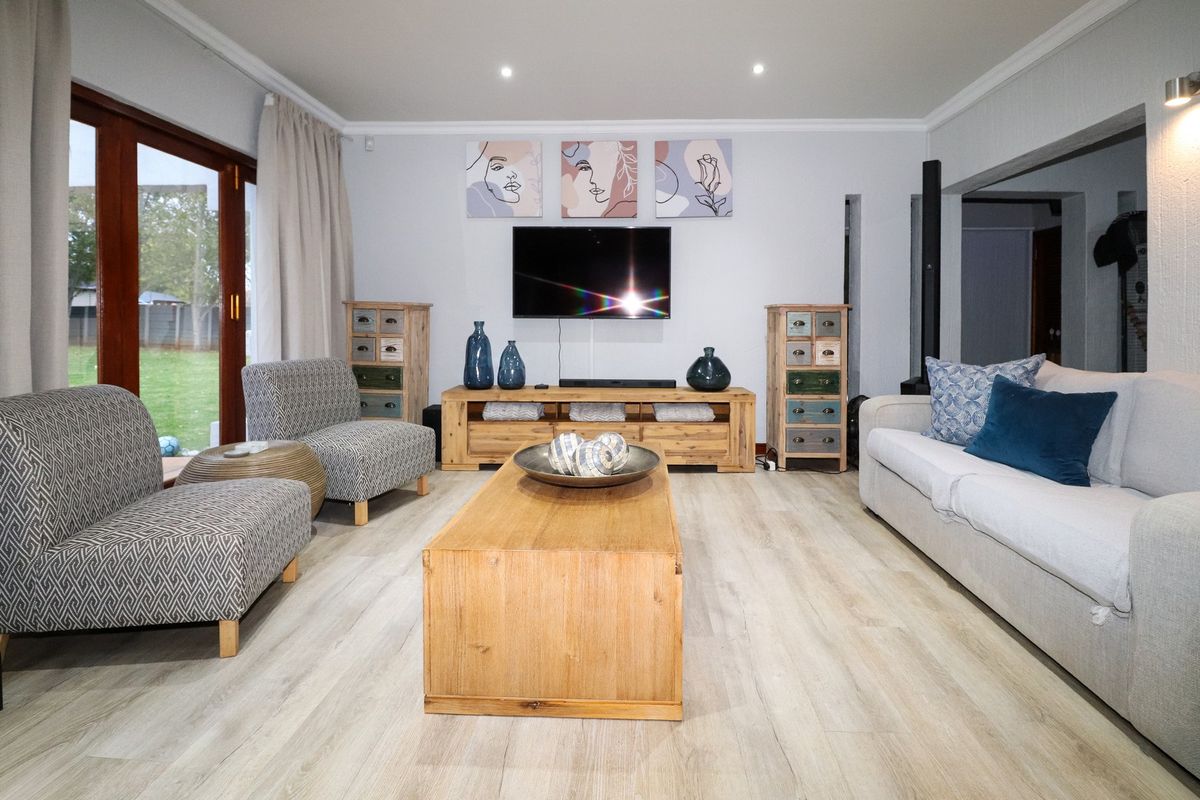 SMART, SPACIOUS & VERSATILE FAMILY HOME WITH EXCEPTIONAL EXTRAS - Photo 4