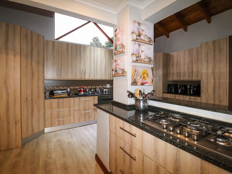 SMART, SPACIOUS & VERSATILE FAMILY HOME WITH EXCEPTIONAL EXTRAS - Photo 10