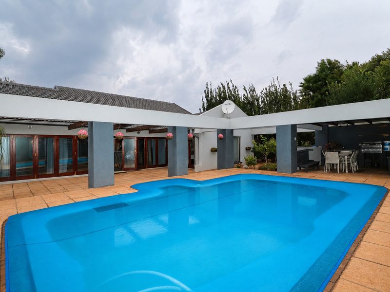 SMART, SPACIOUS & VERSATILE FAMILY HOME WITH EXCEPTIONAL EXTRAS - Photo 1