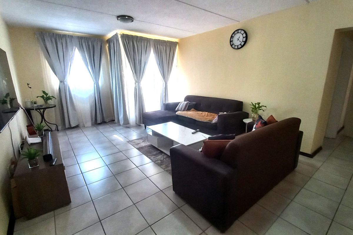Two Bedroom Ground Floor Unit - Photo 3