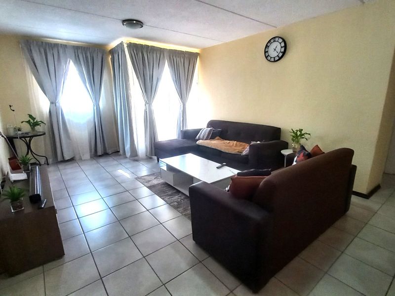 Two Bedroom Ground Floor Unit - Photo 3