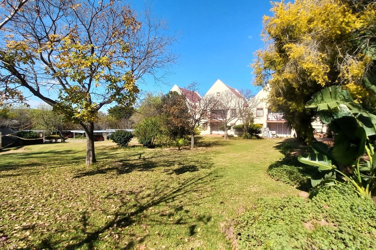 Two Bedroom Ground Floor Unit - Photo 2