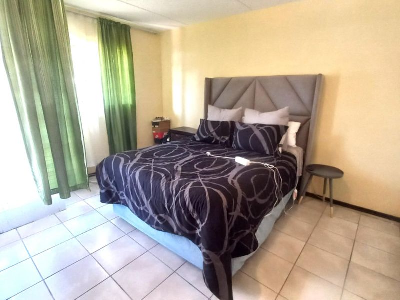 Two Bedroom Ground Floor Unit - Photo 10