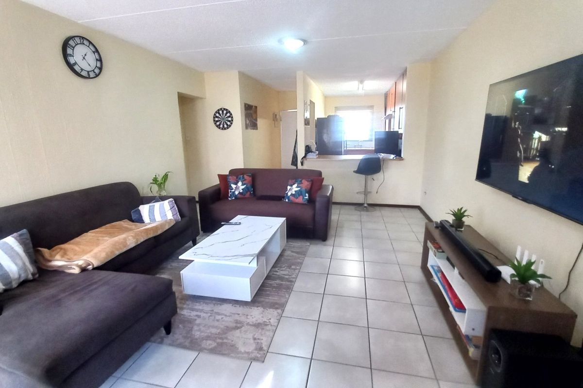 Two Bedroom Ground Floor Unit - Photo 5