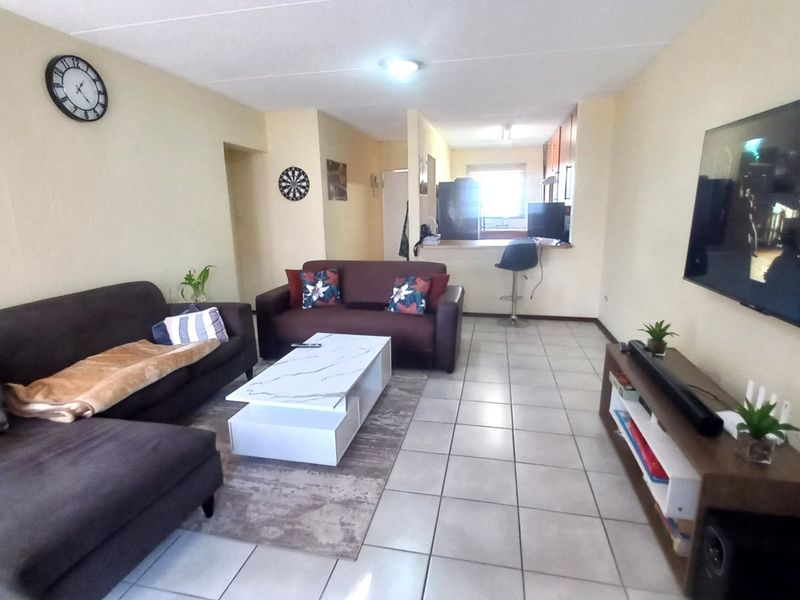 Two Bedroom Ground Floor Unit - Photo 5