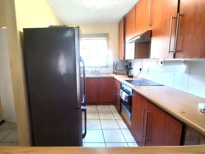Two Bedroom Ground Floor Unit - Photo 6