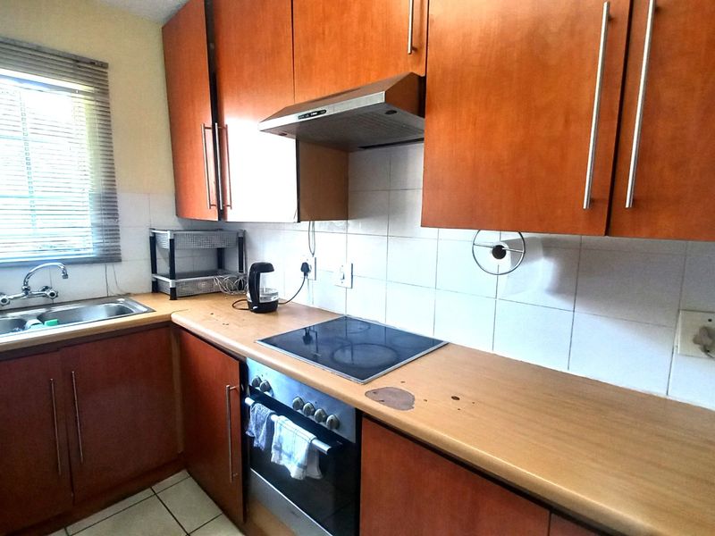 Two Bedroom Ground Floor Unit - Photo 7