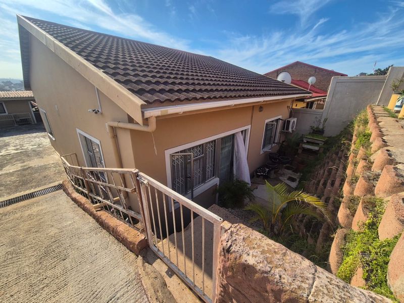 2 Bedroom house for sale in Merebank R1,295,000 - Photo 2