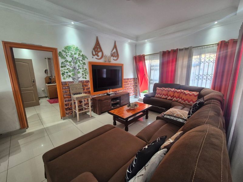 2 Bedroom house for sale in Merebank R1,295,000 - Photo 3