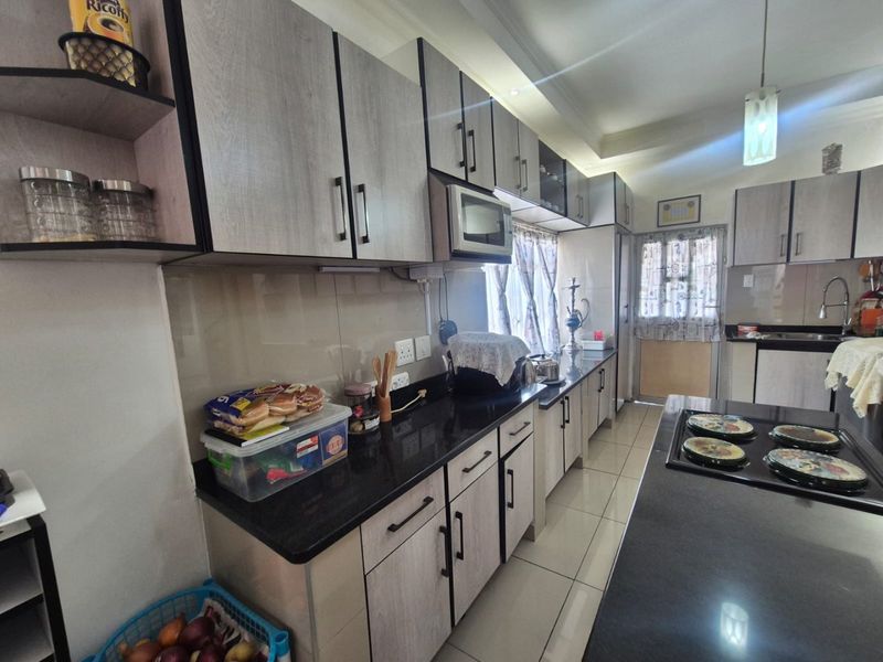 2 Bedroom house for sale in Merebank R1,295,000 - Photo 9