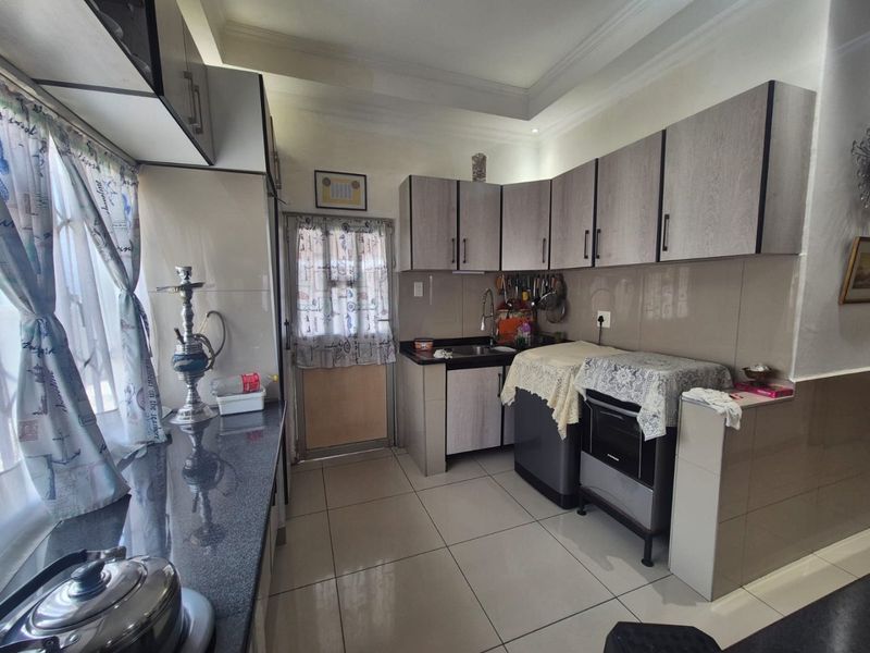 2 Bedroom house for sale in Merebank R1,295,000 - Photo 8