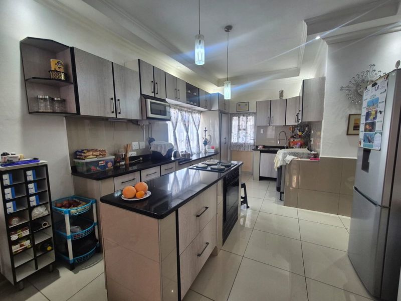 2 Bedroom house for sale in Merebank R1,295,000 - Photo 7