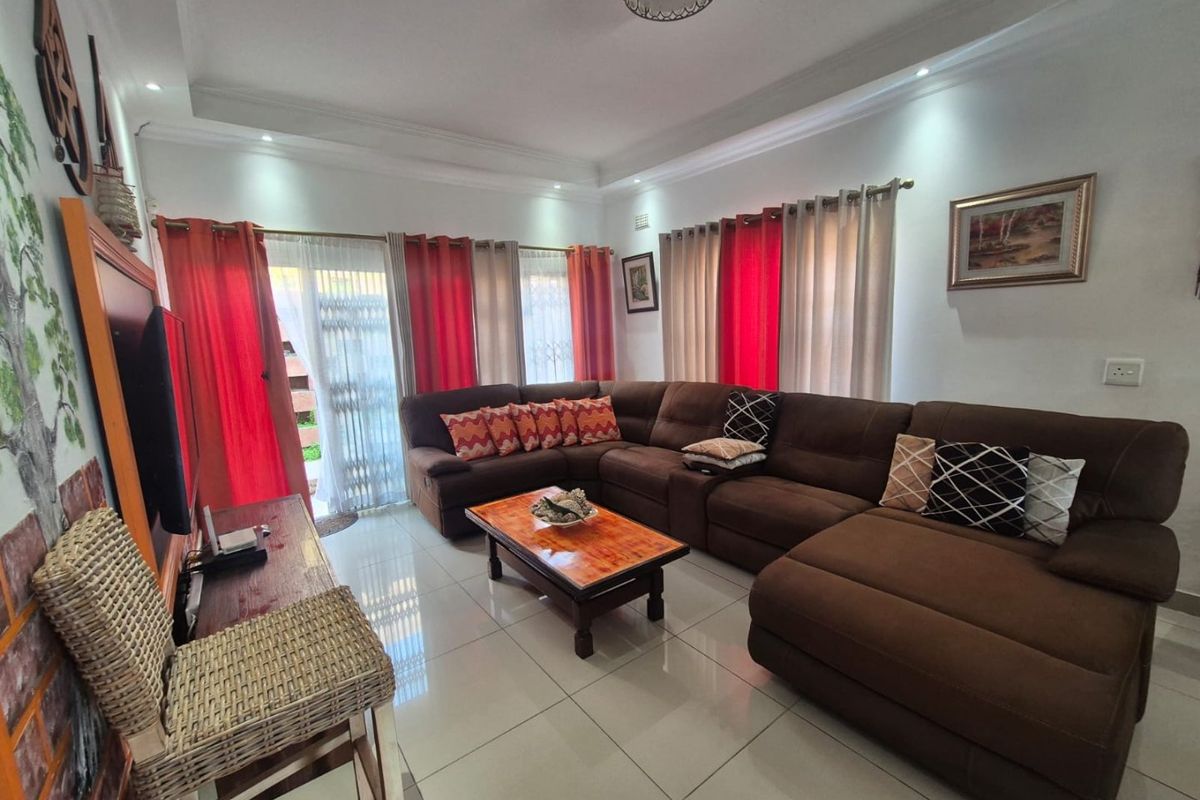 2 Bedroom house for sale in Merebank R1,295,000 - Photo 4