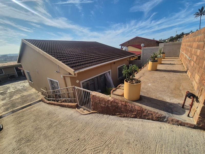 2 Bedroom house for sale in Merebank R1,295,000 - Photo 1