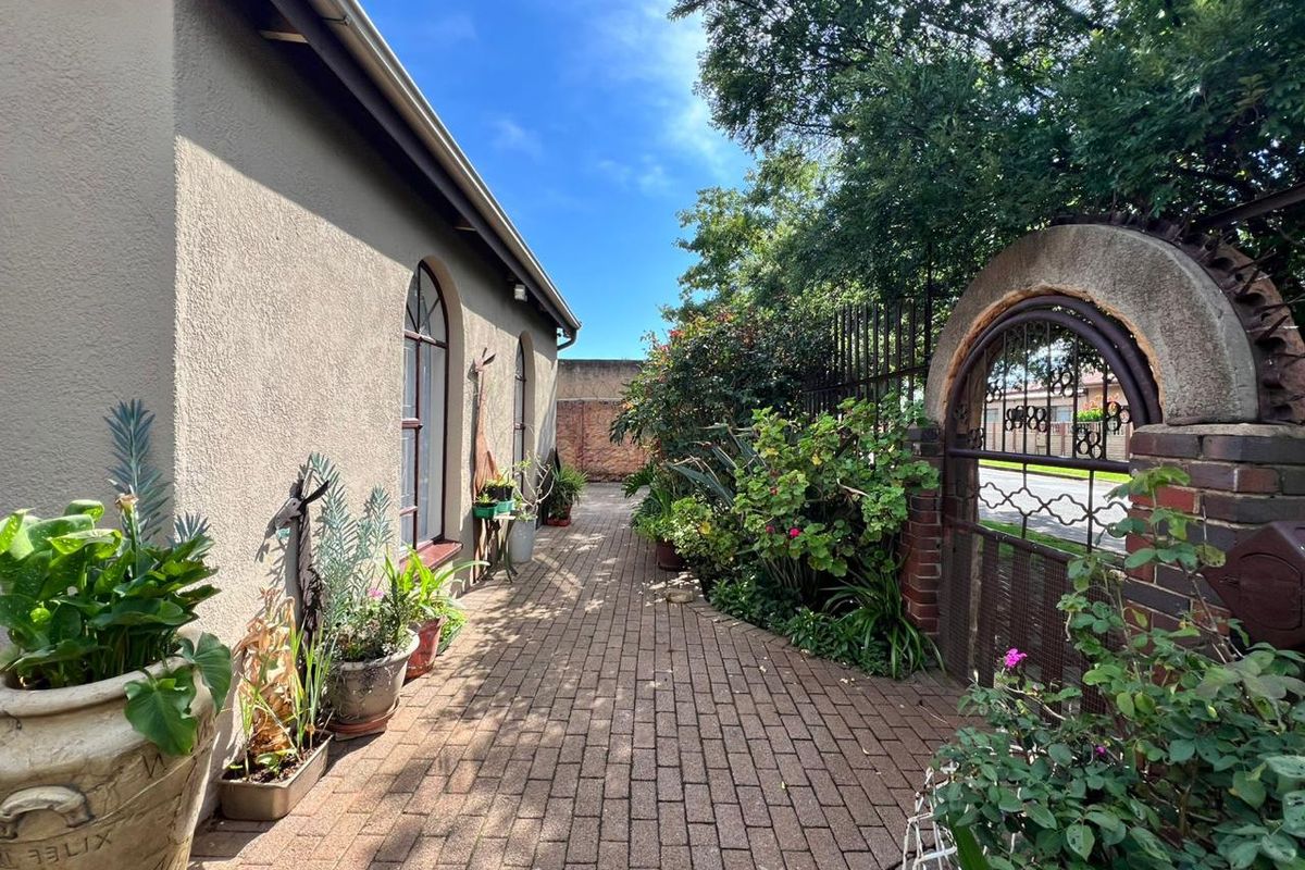 3 Bedroom Home with Business Rights for Sale in Brakpan - Photo 3