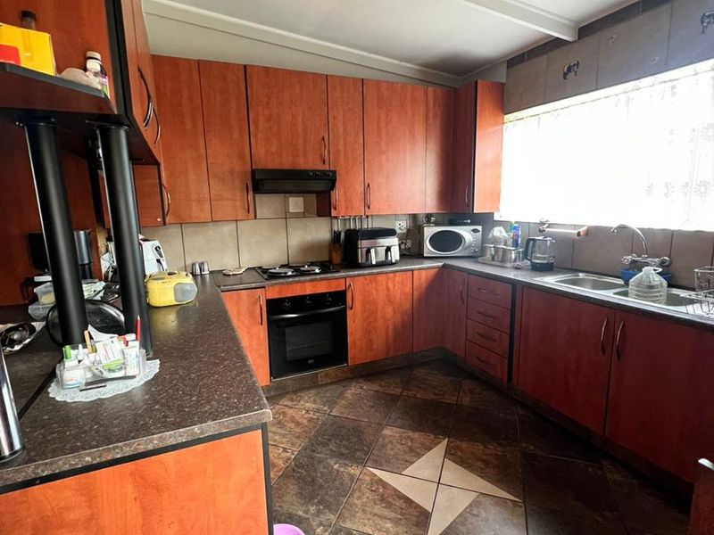 3 Bedroom Home with Business Rights for Sale in Brakpan - Photo 9