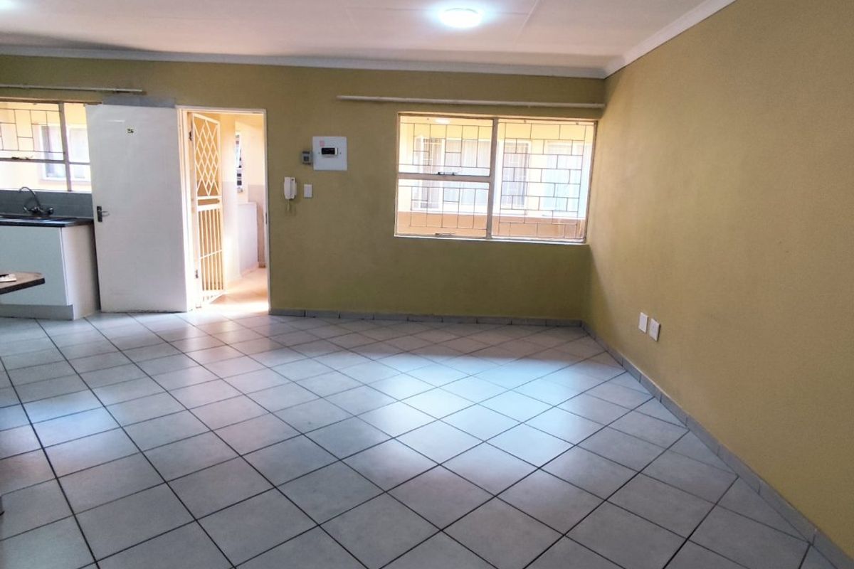 HARMING & SPACIOUS 2-BEDROOM APARTMENT WITH GRANITE KITCHEN & BREAKFAST NOOK - Photo 5