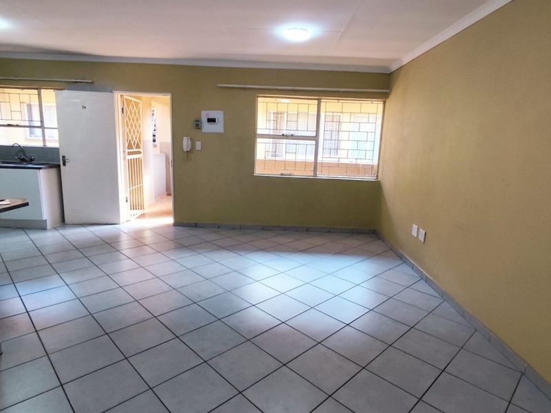 HARMING & SPACIOUS 2-BEDROOM APARTMENT WITH GRANITE KITCHEN & BREAKFAST NOOK - Photo 5
