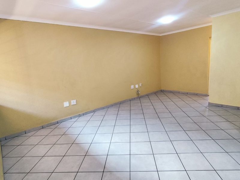 HARMING & SPACIOUS 2-BEDROOM APARTMENT WITH GRANITE KITCHEN & BREAKFAST NOOK - Photo 8
