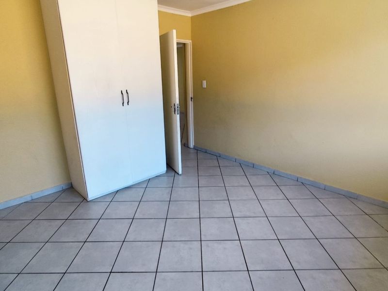 HARMING & SPACIOUS 2-BEDROOM APARTMENT WITH GRANITE KITCHEN & BREAKFAST NOOK - Photo 6