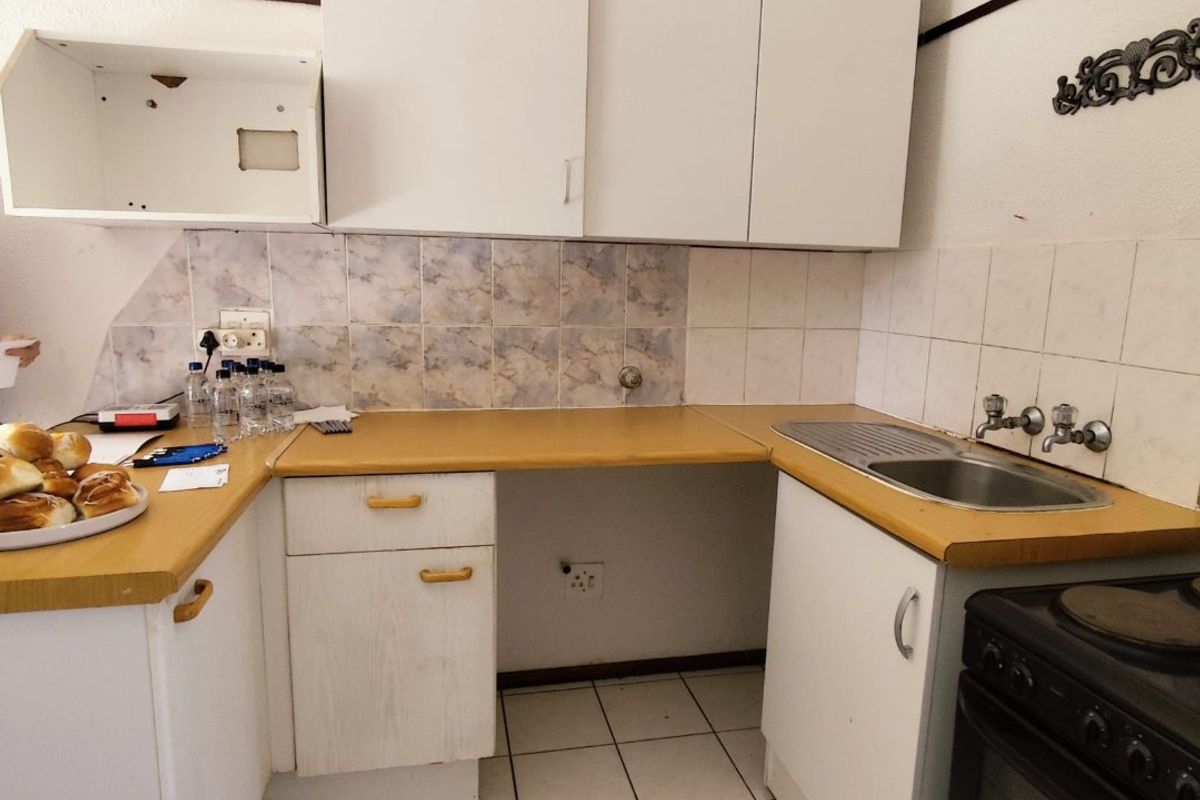 COZY 2-BEDROOM GROUND FLOOR APARTMENT WITH MASSIVE GARDEN, POOL, AND 24-HOUR SECURITY - Photo 4
