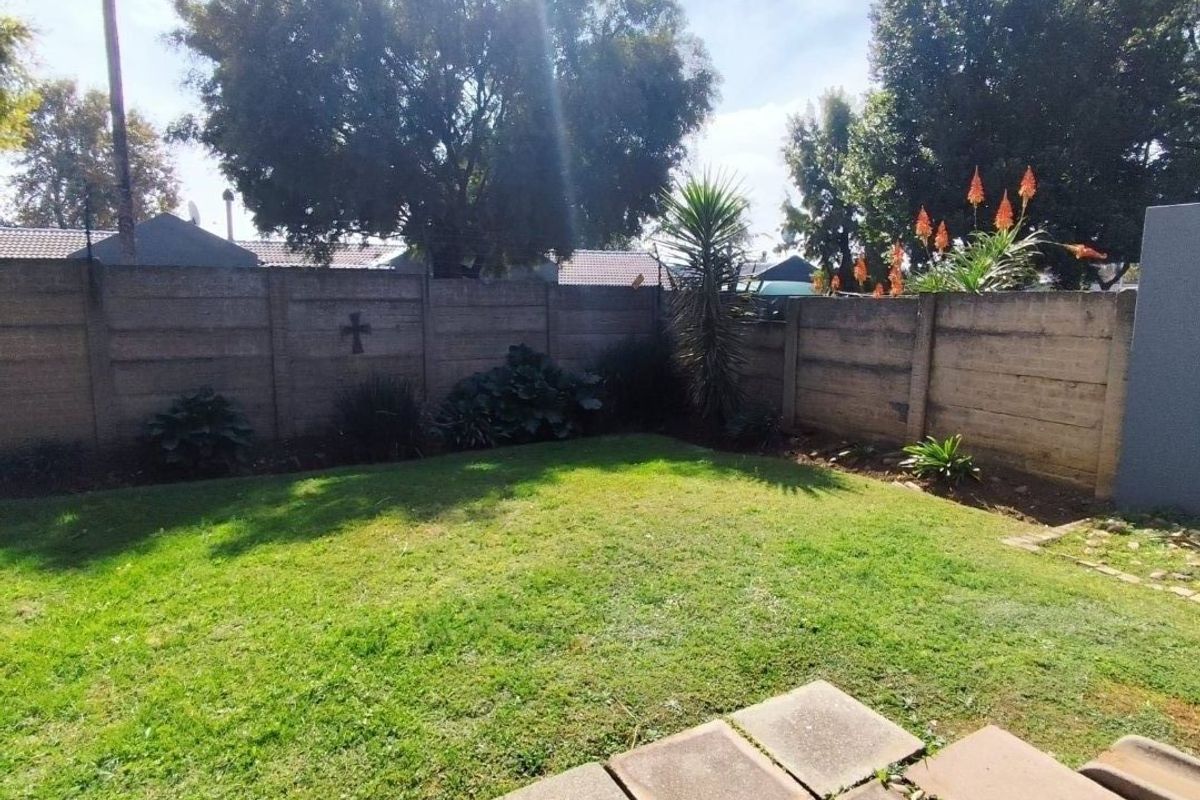 COZY 2-BEDROOM GROUND FLOOR APARTMENT WITH MASSIVE GARDEN, POOL, AND 24-HOUR SECURITY - Photo 2
