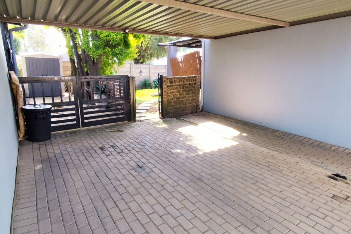 COZY 2-BEDROOM GROUND FLOOR APARTMENT WITH MASSIVE GARDEN, POOL, AND 24-HOUR SECURITY - Photo 3