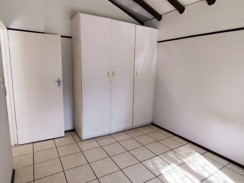 COZY 2-BEDROOM GROUND FLOOR APARTMENT WITH MASSIVE GARDEN, POOL, AND 24-HOUR SECURITY - Photo 7