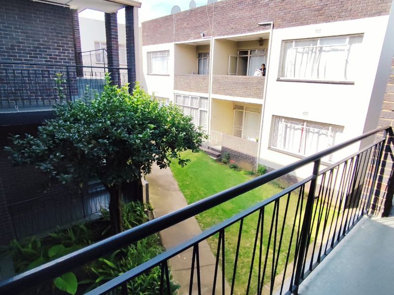 MODERN 2-BEDROOM APARTMENT WITH GAS STOVE, SEPARATE DINING, AND PREPAID ELECTRICITY - Photo 2