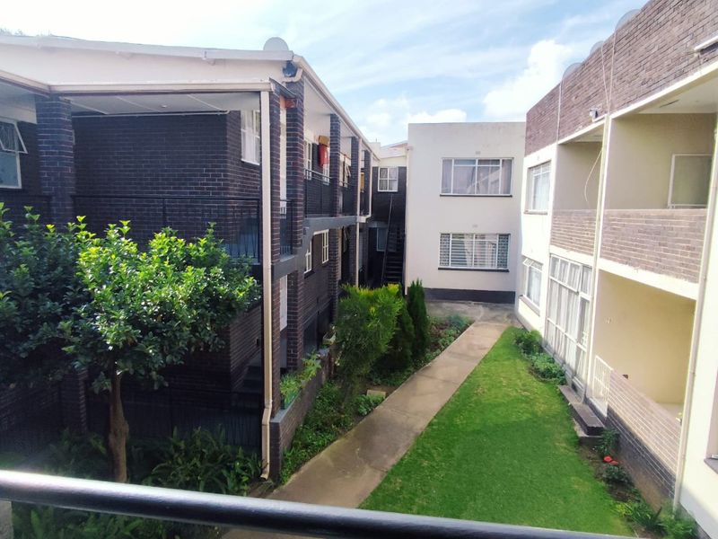 MODERN 2-BEDROOM APARTMENT WITH GAS STOVE, SEPARATE DINING, AND PREPAID ELECTRICITY - Photo 1
