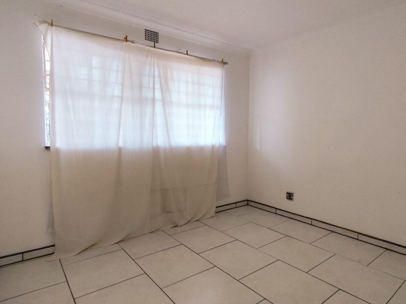 MODERN 2-BEDROOM APARTMENT WITH GAS STOVE, SEPARATE DINING, AND PREPAID ELECTRICITY - Photo 9