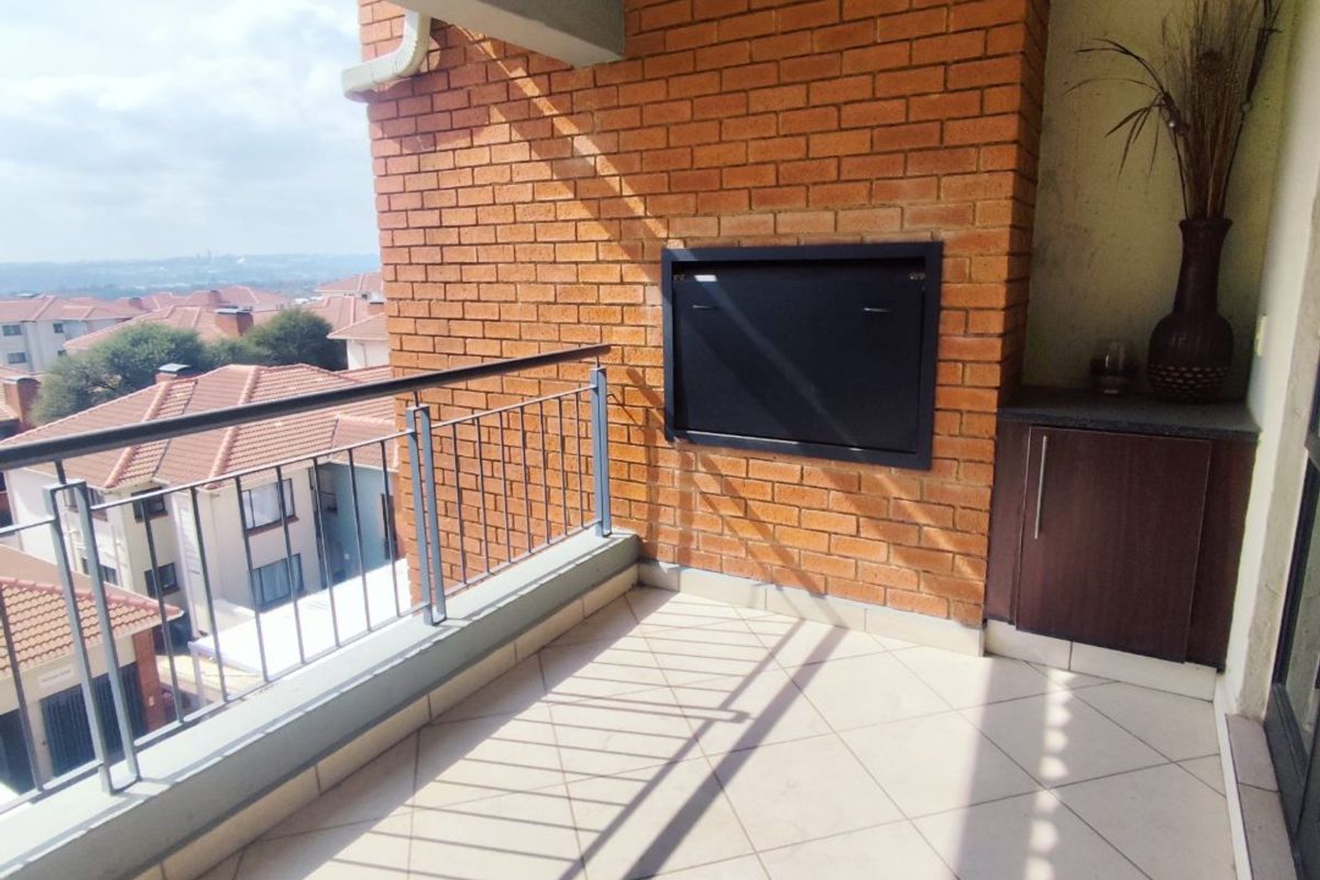 SECURE 2-BEDROOM PET-FRIENDLY APARTMENT WITH MAIN EN-SUITE, COMMUNAL POOL, AND 24-HOUR SECURITY - Photo 2