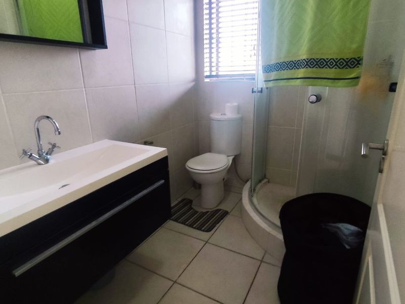SECURE 2-BEDROOM PET-FRIENDLY APARTMENT WITH MAIN EN-SUITE, COMMUNAL POOL, AND 24-HOUR SECURITY - Photo 8