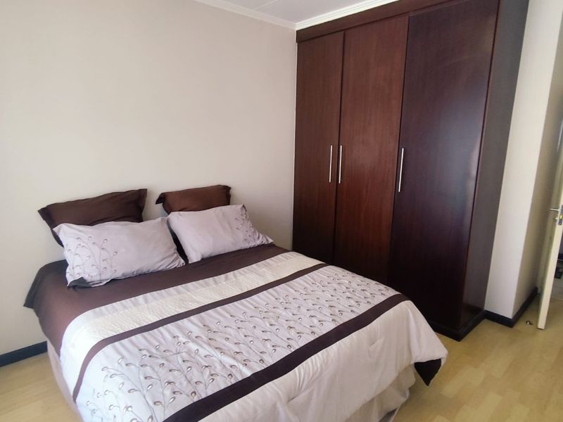 SECURE 2-BEDROOM PET-FRIENDLY APARTMENT WITH MAIN EN-SUITE, COMMUNAL POOL, AND 24-HOUR SECURITY - Photo 4