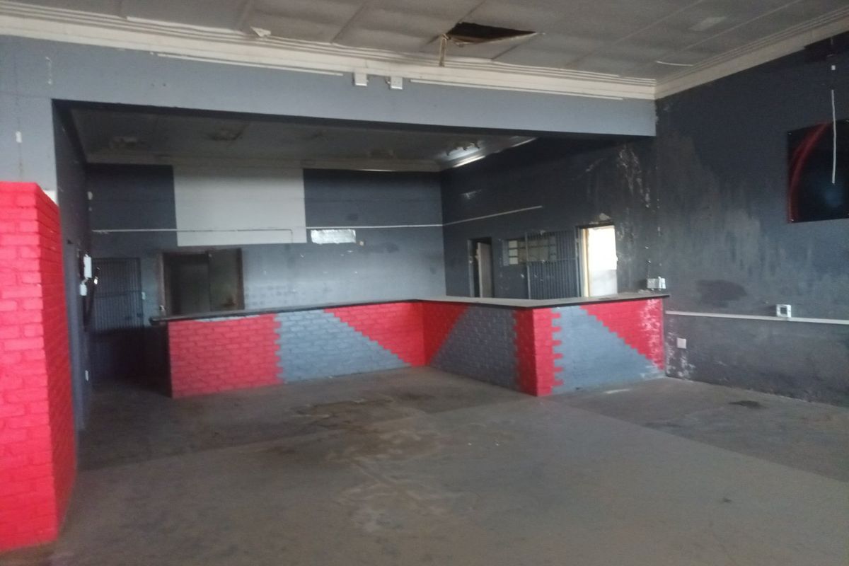 REDUCED BUILDING BLOCK/COMMERCIAL OR RESIDENTIAL FOR SALE - Photo 4