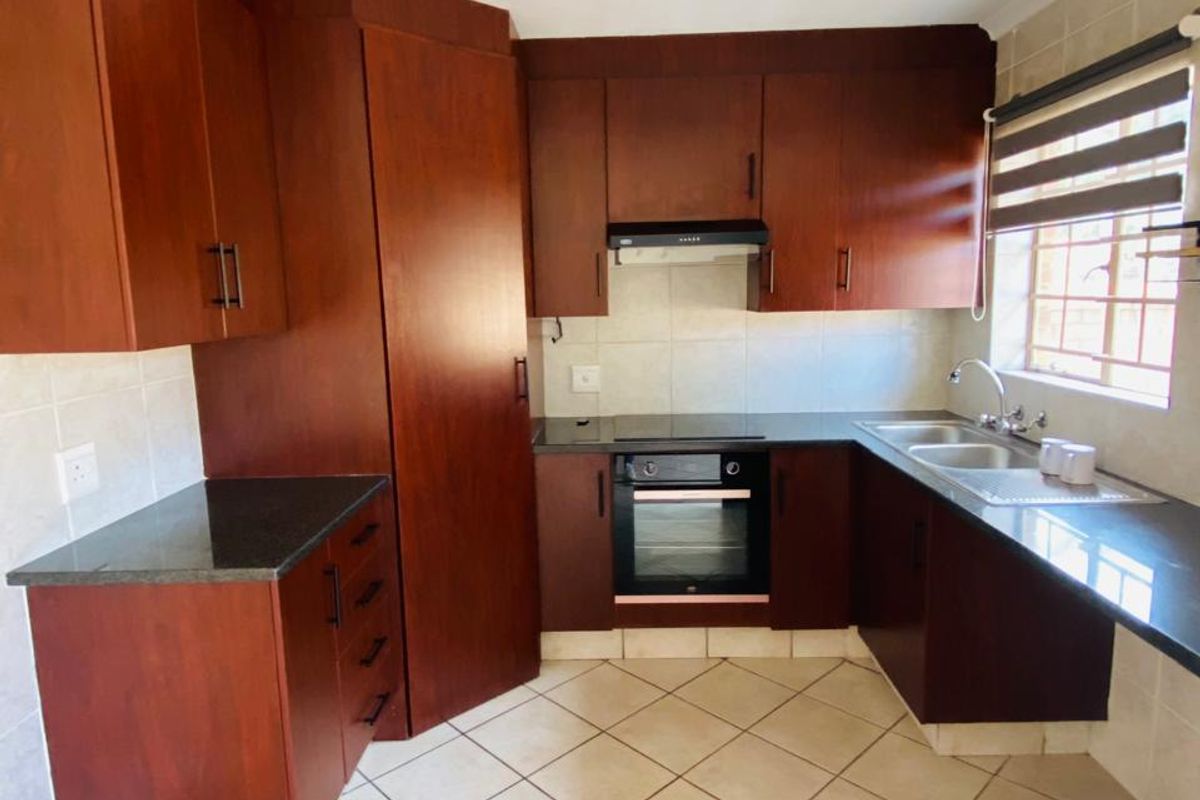 MODERN AND SPACIOUS 3 BEDROOMS 2 BATHROOMS SIMPLEX FOR SALE IN WILLOW PARK MANOR - Photo 5