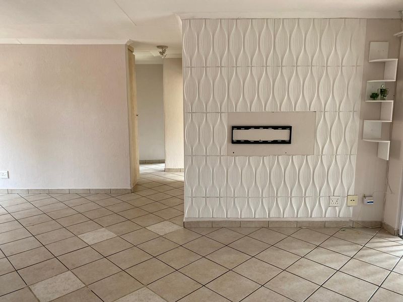 MODERN AND SPACIOUS 3 BEDROOMS 2 BATHROOMS SIMPLEX FOR SALE IN WILLOW PARK MANOR - Photo 10