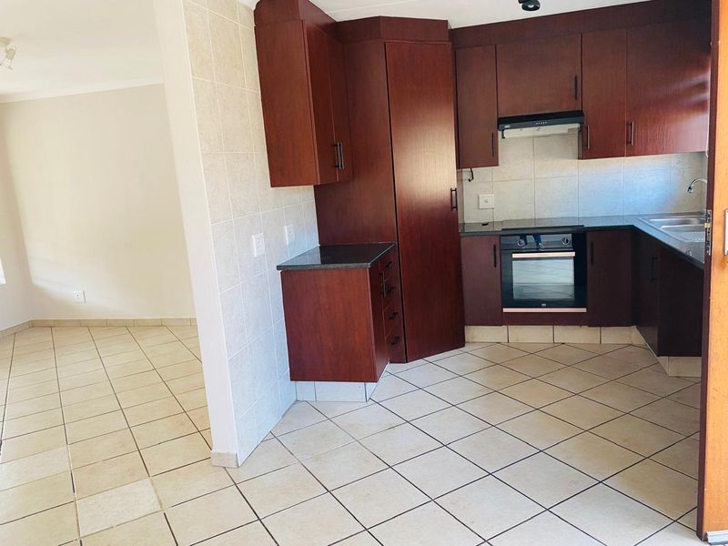 MODERN AND SPACIOUS 3 BEDROOMS 2 BATHROOMS SIMPLEX FOR SALE IN WILLOW PARK MANOR - Photo 6