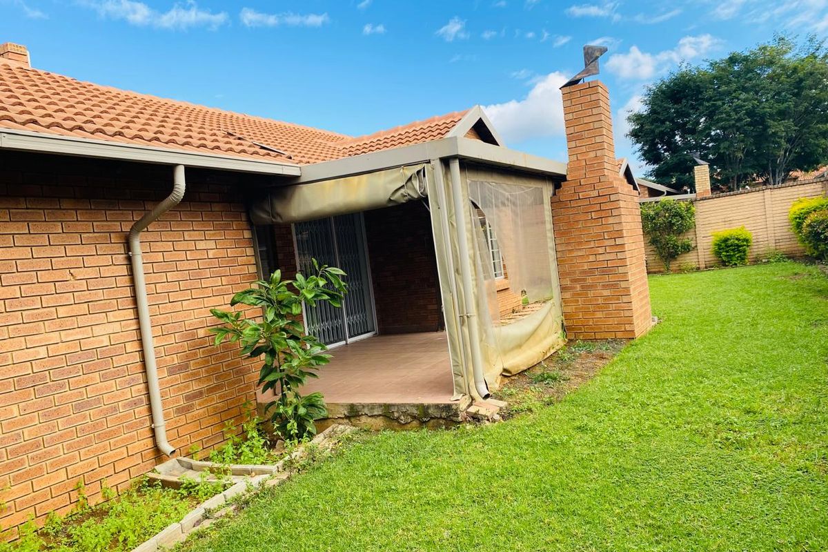 MODERN AND SPACIOUS 3 BEDROOMS 2 BATHROOMS SIMPLEX FOR SALE IN WILLOW PARK MANOR - Photo 3