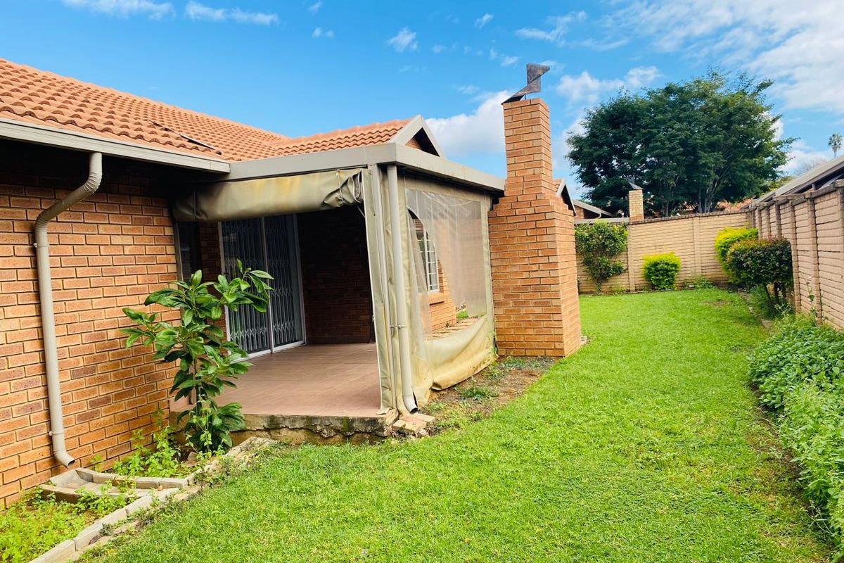 MODERN AND SPACIOUS 3 BEDROOMS 2 BATHROOMS SIMPLEX FOR SALE IN WILLOW PARK MANOR - Photo 4
