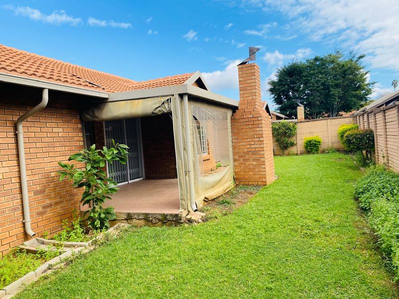 MODERN AND SPACIOUS 3 BEDROOMS 2 BATHROOMS SIMPLEX FOR SALE IN WILLOW PARK MANOR - Photo 4