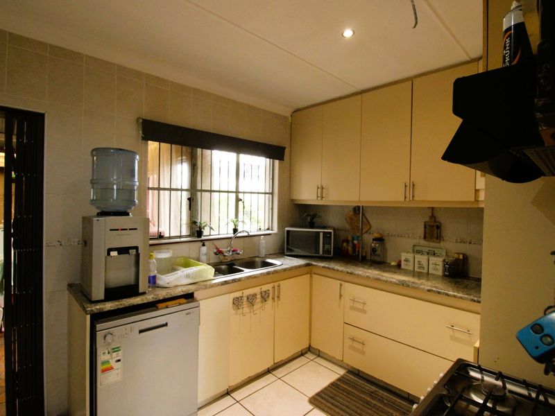 A Real Gem in Pristine Condition! Huge Appeal for the Growing Famil - Photo 8