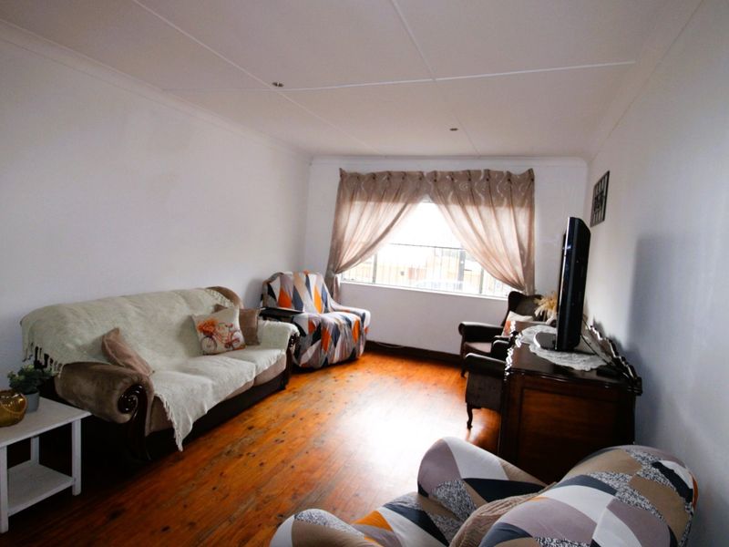 A Real Gem in Pristine Condition! Huge Appeal for the Growing Famil - Photo 7