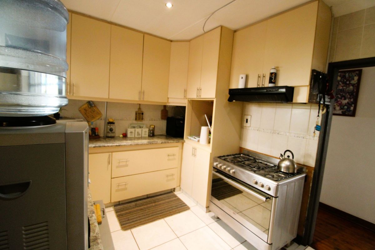 A Real Gem in Pristine Condition! Huge Appeal for the Growing Famil - Photo 2