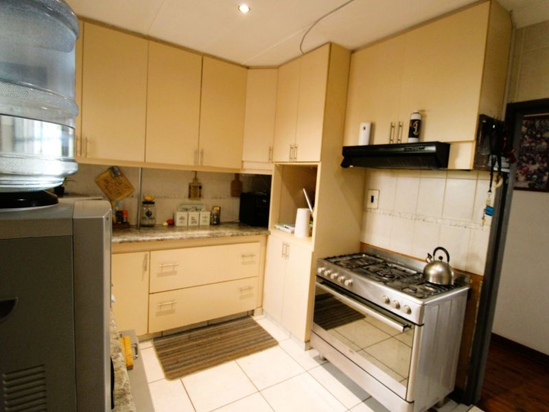 A Real Gem in Pristine Condition! Huge Appeal for the Growing Famil - Photo 2