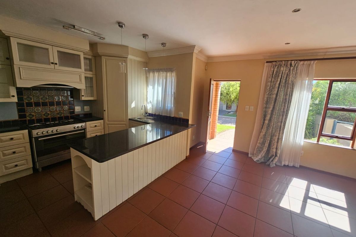 CHARMING HOME - Photo 5
